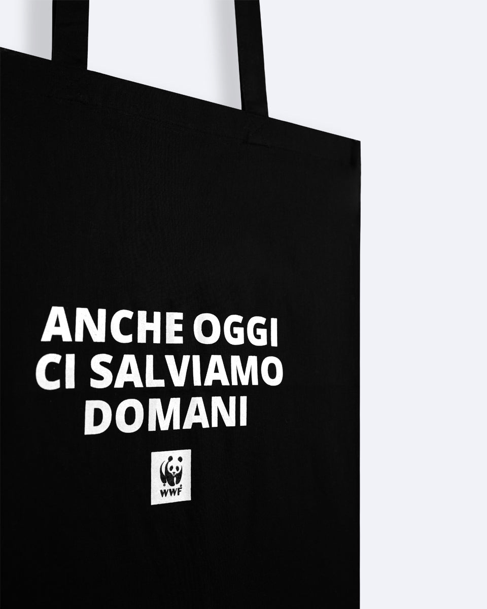 Shopper nera "Anche oggi ci salviamo domani"